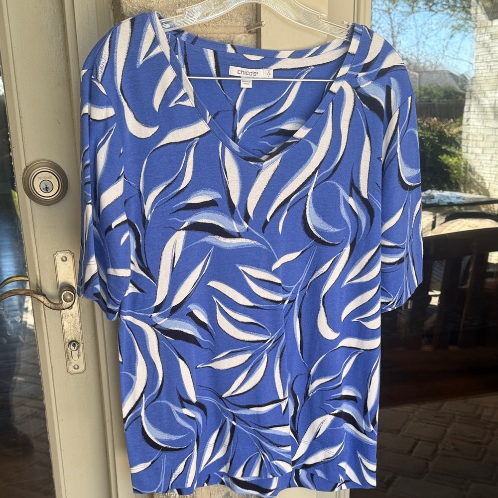 ❣️Chico's Vivid Blue and White Leaf Print Blouse
